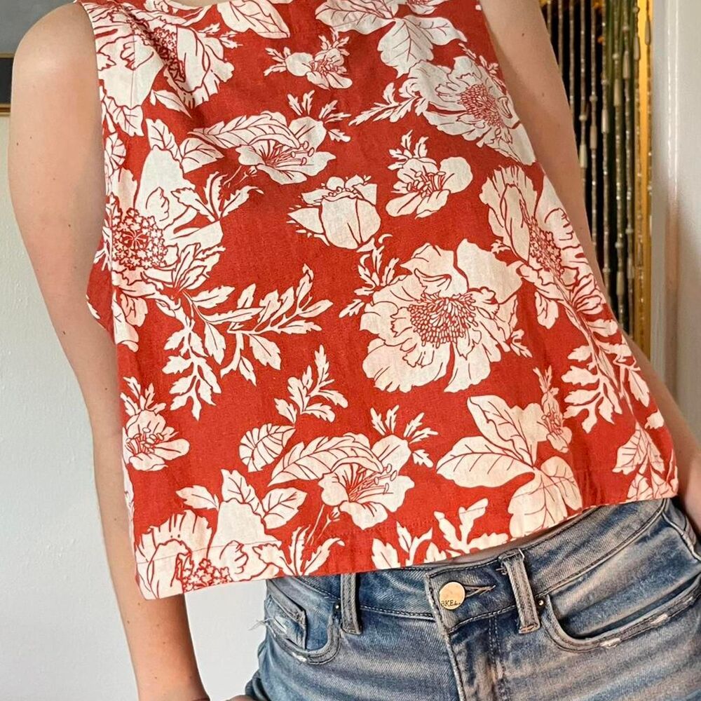 Old Navy Red and White Floral Blouse Size L Button Back Linen Blend Coastal